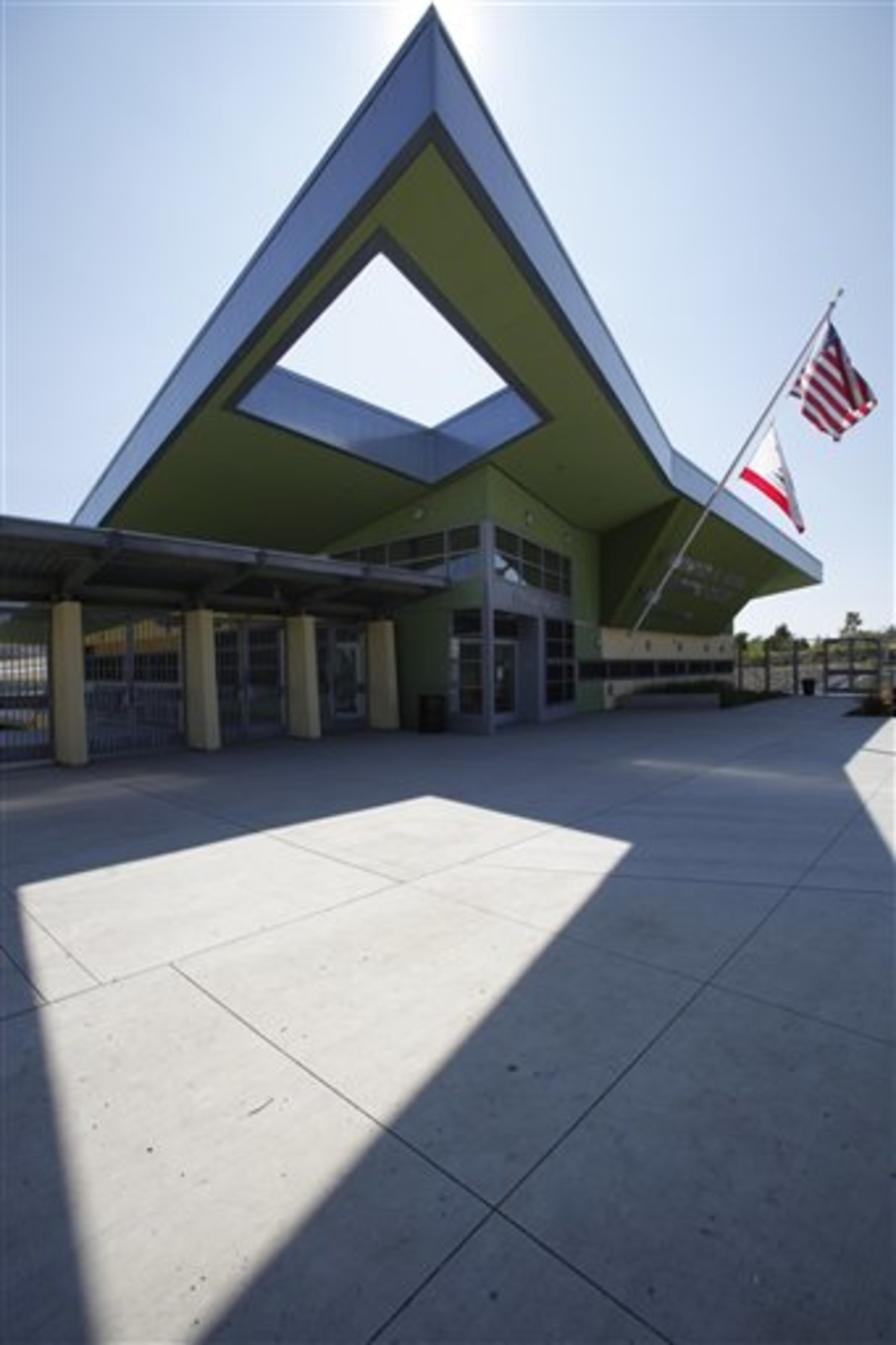 Los Angeles unveils costliest school in the nation